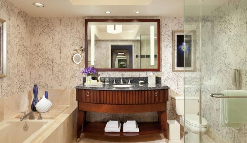 Bellagio Resort - Twoer Room Bathroom